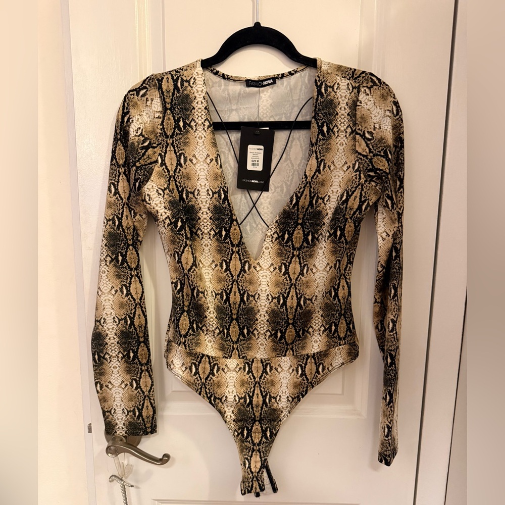 NWT Fashion Nova Snake Print Thong Bodysuit in Black and Brown - Size M